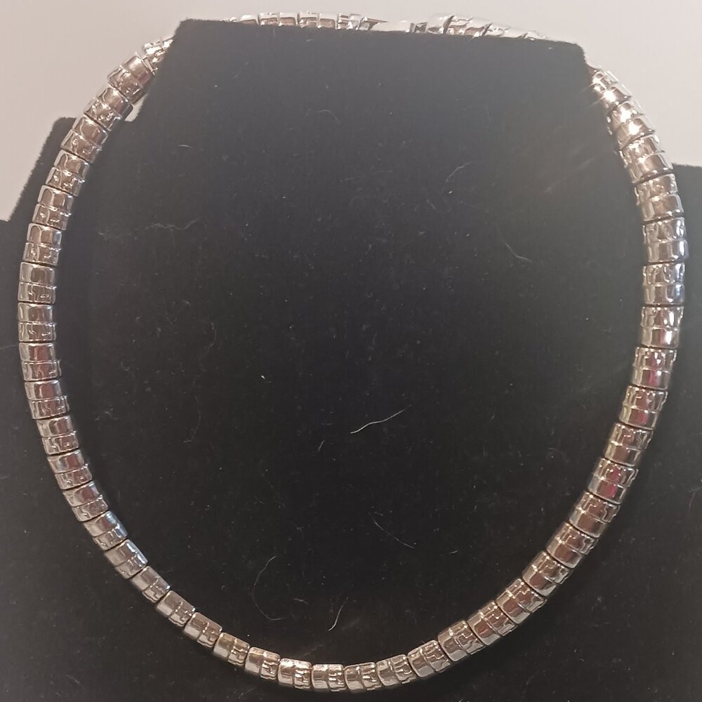 Sivlver Tone Collar Necklace